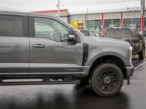 Used 2025 Ford F350 Lariat w/ Black Appearance Package image 4