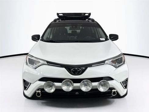 Used 2018 Toyota RAV4 LE FWD image 7