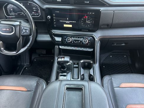 Used 2022 GMC Sierra 1500 AT4 w/ AT4 Premium Package AWD/4WD image 4