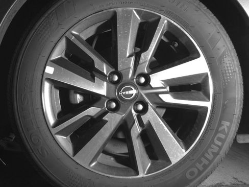 Used 2025 Nissan Versa SV FWD image 15
