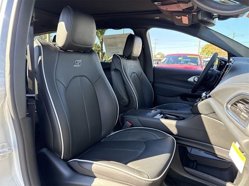 New 2026 Chrysler Pacifica Limited w/ S Appearance Package image 29