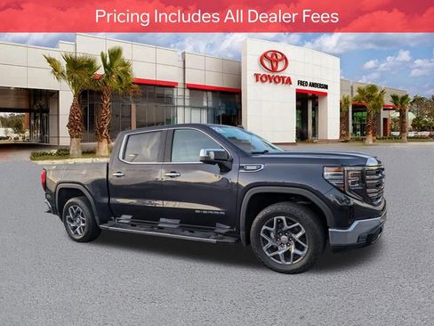Used 2023 GMC Sierra 1500 SLT w/ SLT Premium Package AWD/4WD image 2