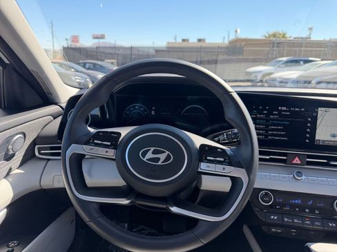 Used 2025 Hyundai Elantra Limited image 36