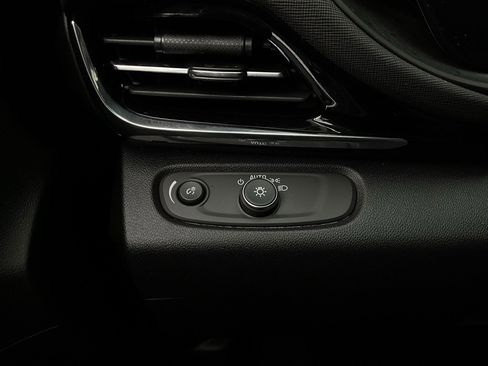 Used 2025 Buick Envista Sport Touring image 20