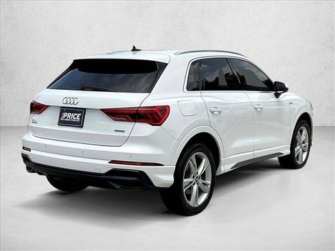 Used 2020 Audi Q3 2.0T Premium w/ Convenience Package AWD/4WD image 2