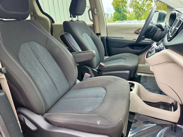 Used 2024 Chrysler Voyager LX FWD image 9