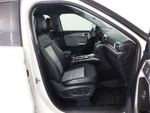 Used 2023 Ford Explorer XLT w/ XLT Sport Appearance Package AWD/4WD image 72
