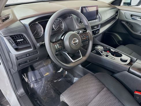 Used 2023 Nissan Rogue SV image 23
