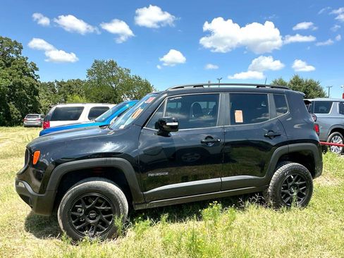 Used 2023 Jeep Renegade Latitude AWD/4WD image 7