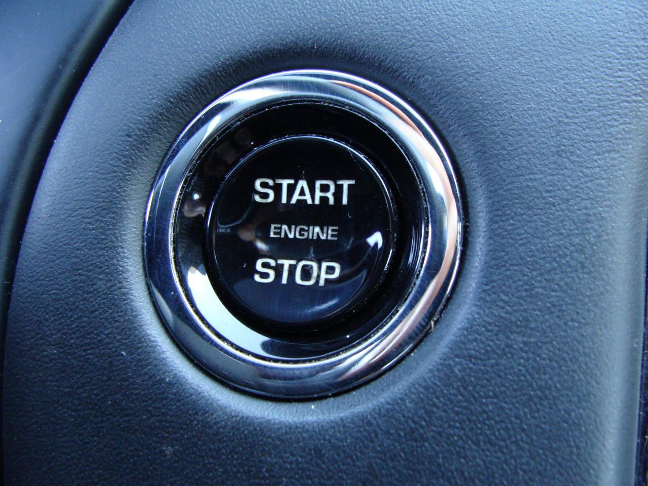 Used 2014 Jaguar XJ R RWD image 22