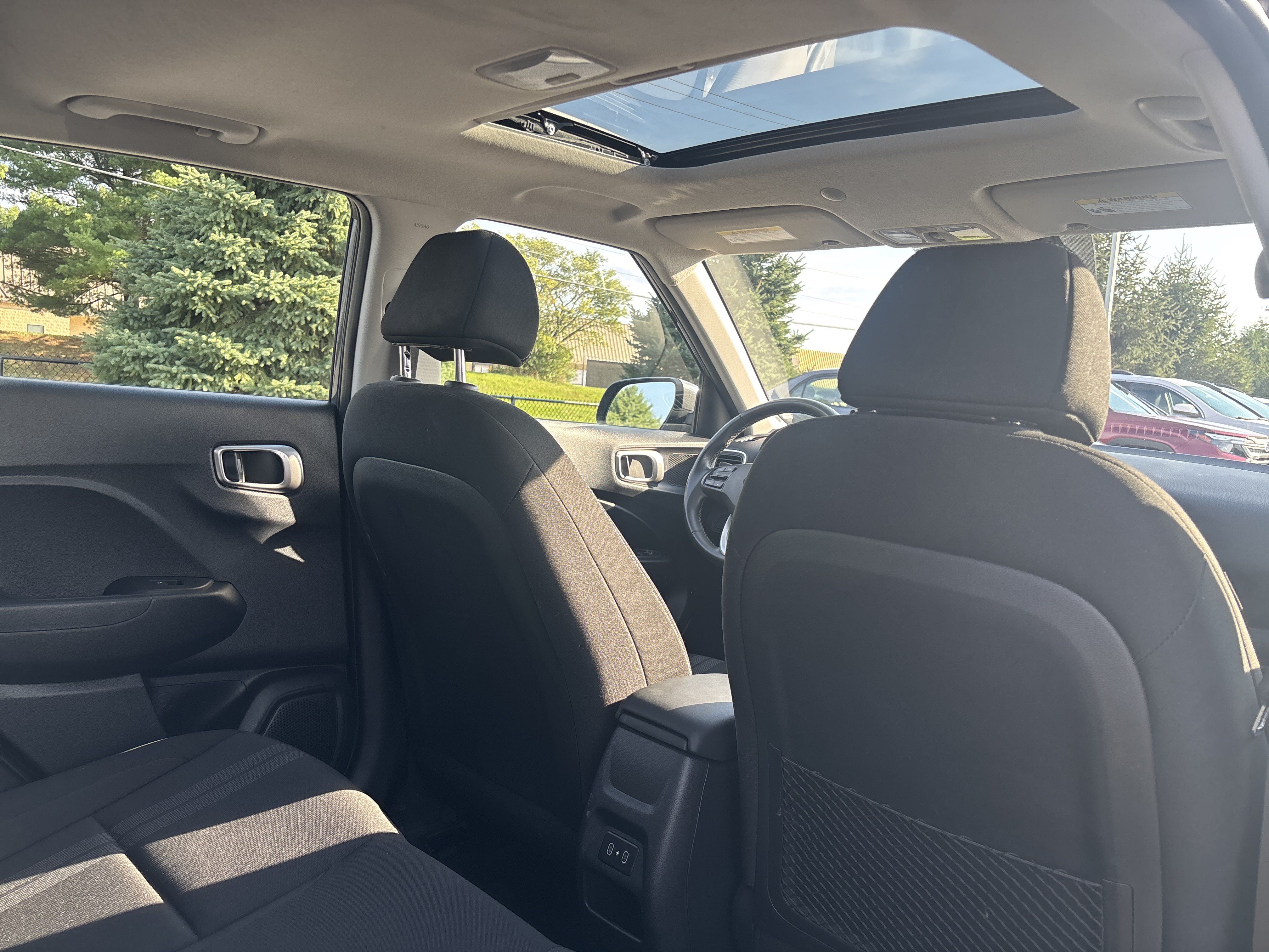 Used 2025 Hyundai Venue SEL FWD image 15