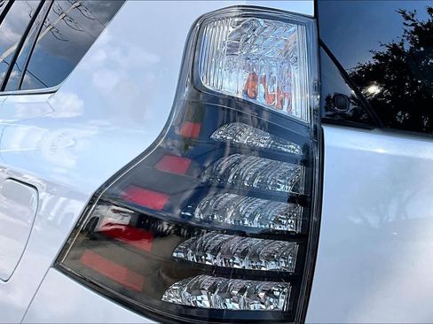 Used 2023 Lexus GX 460 Luxury w/ Sport Design Package image 29