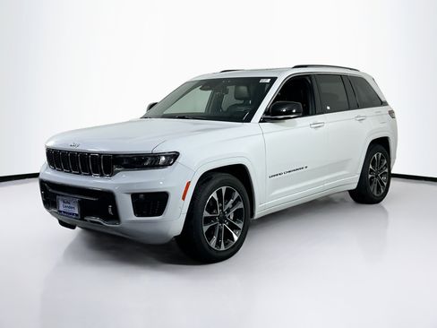 Used 2022 Jeep Grand Cherokee Overland w/ Luxury Tech Group IV AWD/4WD image 1