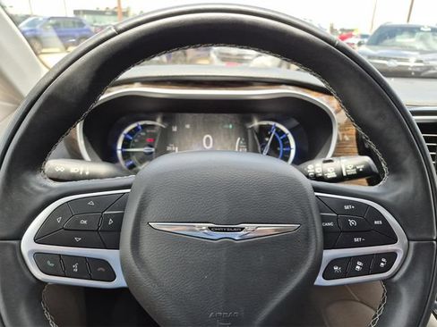 Used 2022 Chrysler Pacifica Limited FWD image 35