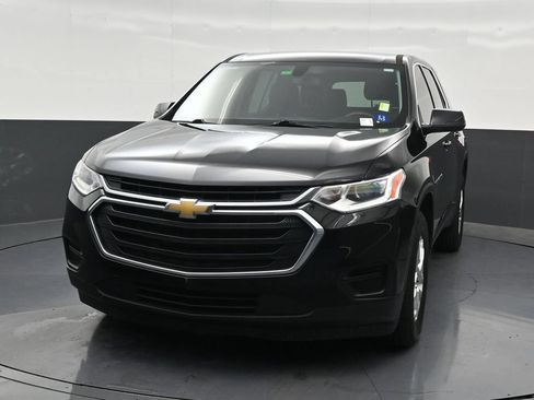 Used 2021 Chevrolet Traverse LS FWD image 9
