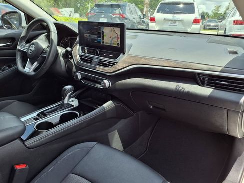 Used 2024 Nissan Altima 2.5 SV w/ SV Premium Package FWD image 12