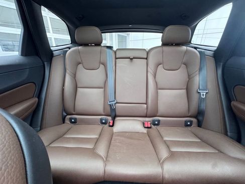 Used 2023 Volvo XC60 B5 Plus AWD/4WD image 19