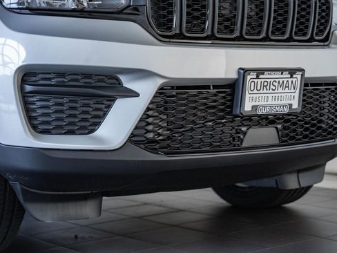 New 2025 Jeep Grand Cherokee Altitude image 13