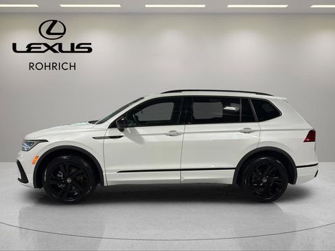 Used 2024 Volkswagen Tiguan SE R-Line AWD/4WD image 9