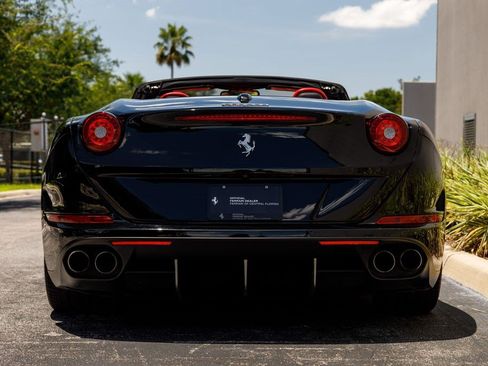 Used 2017 Ferrari California T RWD image 4