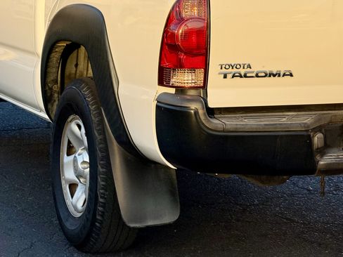 Used 2015 Toyota Tacoma PreRunner w/ Convenience Package RWD image 9