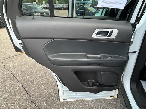 Used 2015 Ford Explorer XLT w/ Equipment Group 202B AWD/4WD image 14