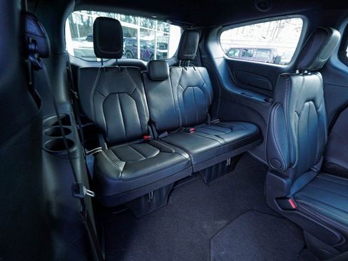 New 2026 Chrysler Pacifica Select image 36
