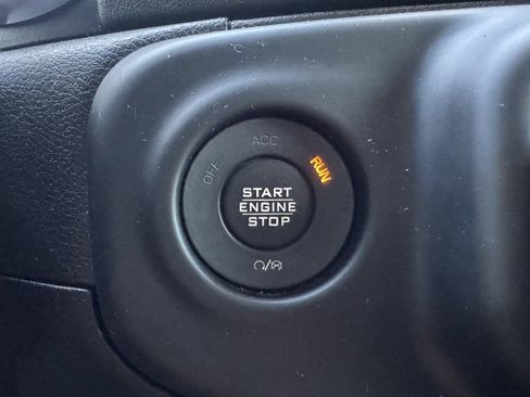 Used 2018 Jeep Wrangler Unlimited Sahara AWD/4WD image 24