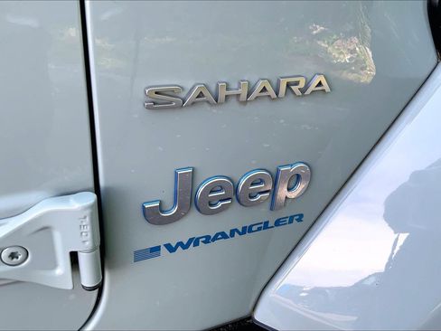 Used 2023 Jeep Wrangler Unlimited Sahara w/ Cold Weather Group AWD/4WD image 26