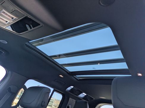 Certified 2024 Land Rover Defender 110 X-Dynamic SE image 23