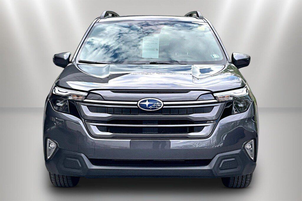 Used 2026 Subaru Forester Premium AWD/4WD image 2