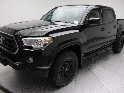 Certified 2020 Toyota Tacoma SR5 image 2