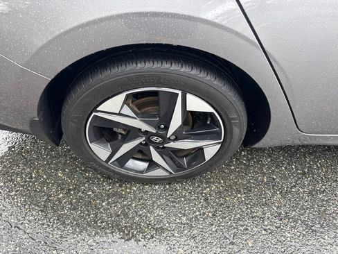 Used 2023 Hyundai Elantra SEL w/ Convenience Package FWD image 11