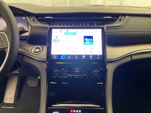 New 2025 Jeep Grand Cherokee Limited image 10