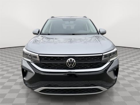 Used 2022 Volkswagen Taos SE image 2