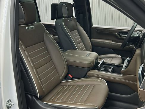 Used 2025 GMC Yukon XL Denali Ultimate image 33