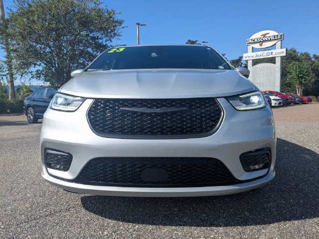 Used 2023 Chrysler Pacifica Touring-L w/ S Appearance Package FWD image 9