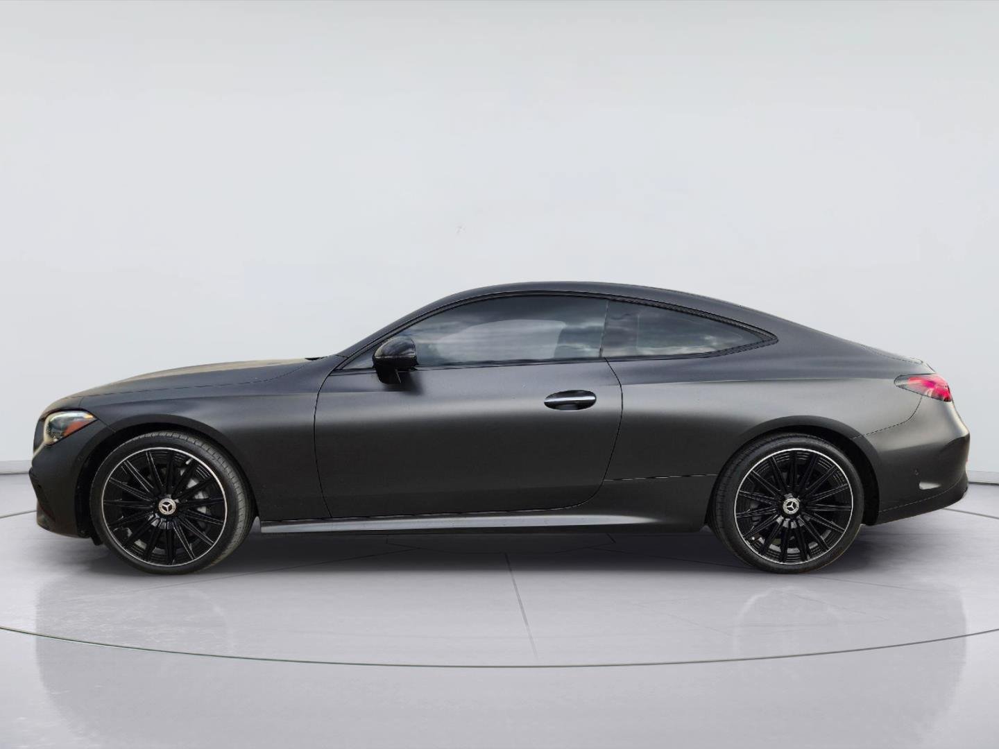 Used 2024 Mercedes-Benz CLE 300 4MATIC Coupe image 4