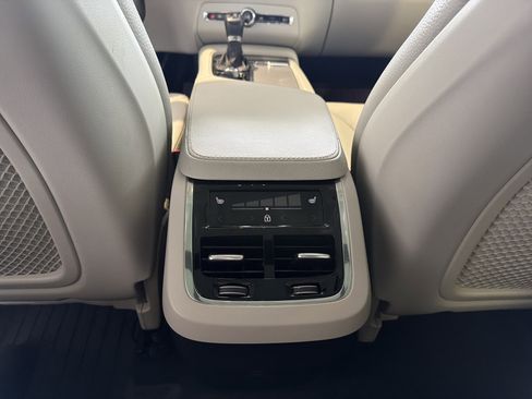 Used 2022 Volvo XC90 T5 Momentum w/ Climate Package AWD/4WD image 29