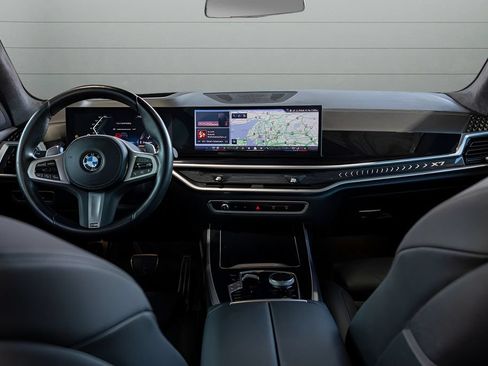 Used 2024 BMW X7 xDrive40i w/ M Sport Package AWD/4WD image 23