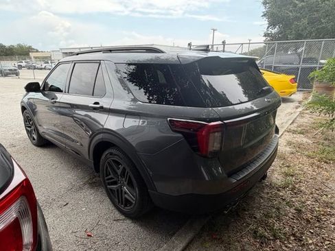 Used 2025 Ford Explorer ST RWD image 4