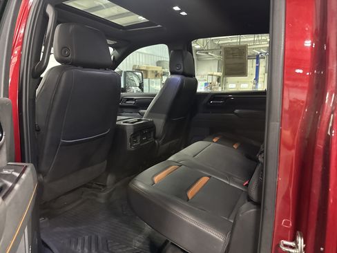 Used 2024 GMC Sierra 2500 AT4 w/ AT4 Premium Plus Package AWD/4WD image 8