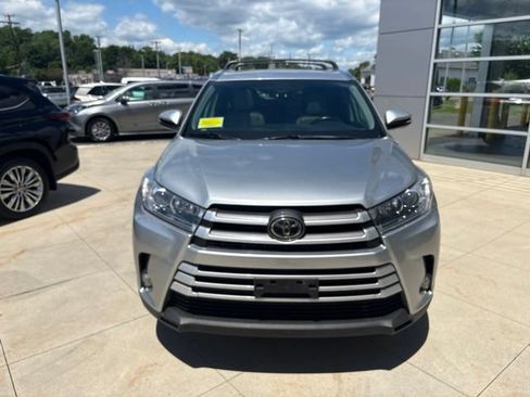 Used 2018 Toyota Highlander XLE AWD/4WD image 2