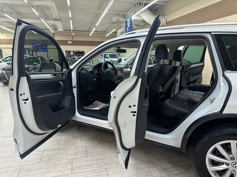 Used 2015 Volkswagen Touareg Sport image 13