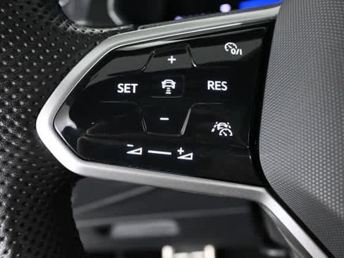 Used 2024 Volkswagen Tiguan SE R-Line image 23