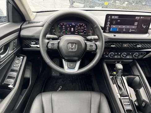 Used 2025 Honda Accord Touring image 16