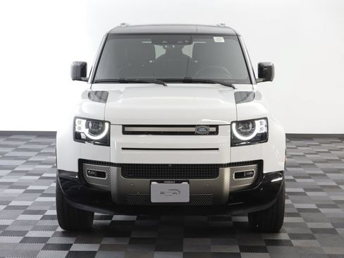 Certified 2025 Land Rover Defender 130 X-Dynamic SE AWD/4WD image 23