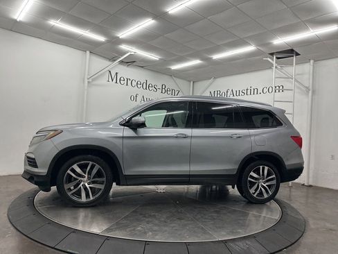 Used 2017 Honda Pilot Touring image 4