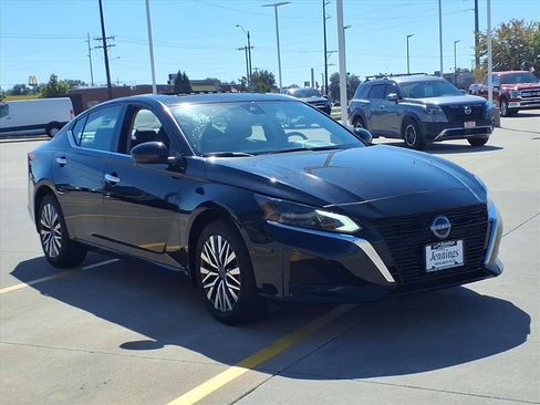 Used 2024 Nissan Altima 2.5 SV w/ SV Premium Package image 7