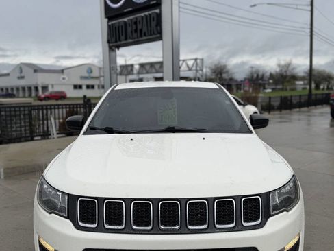 Used 2018 Jeep Compass Sport image 2